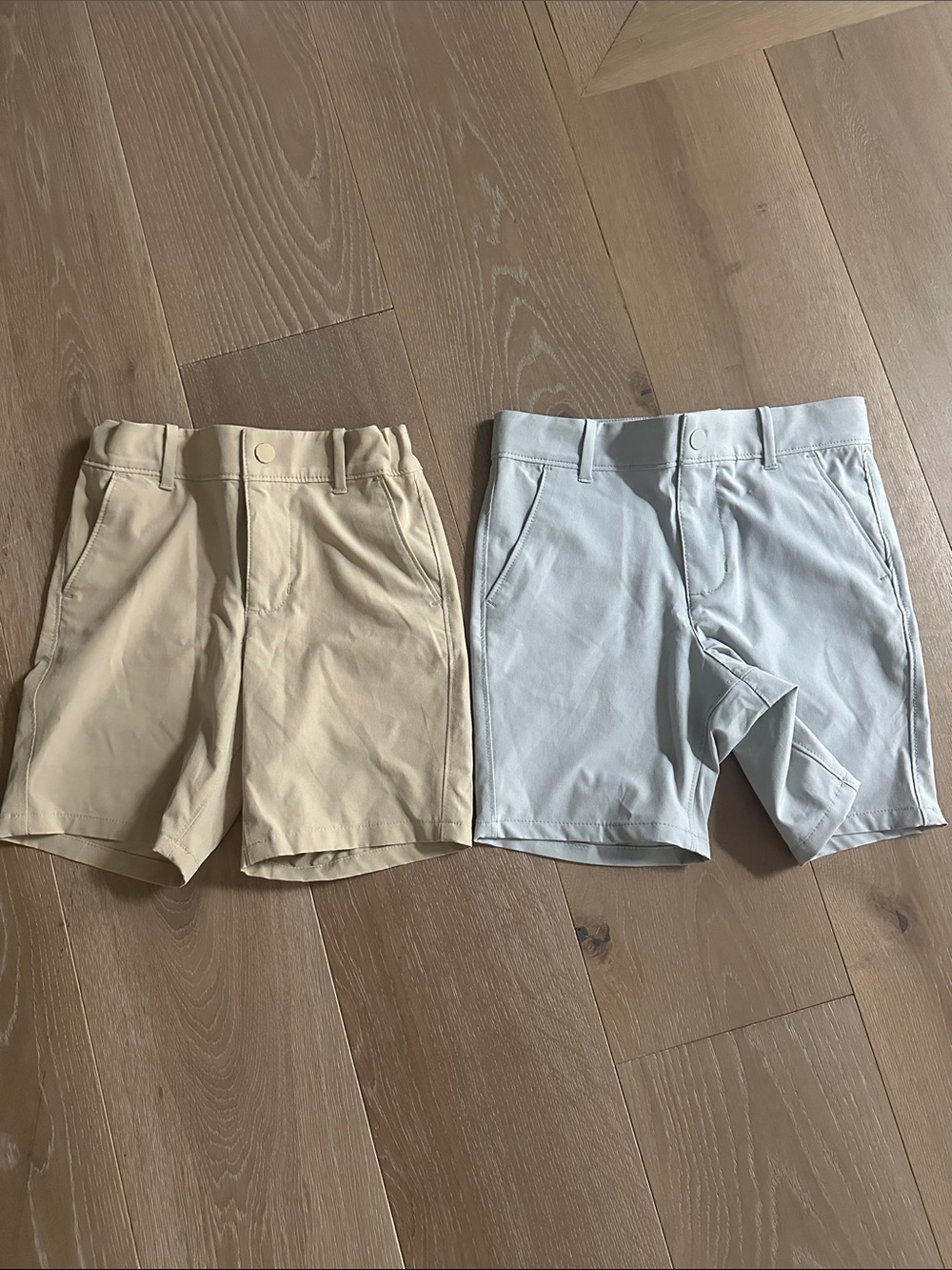 Janie and jack size 6 Classic Stretch Chino Shorts in Cream and Light grey
